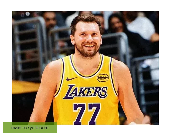 东契奇约基奇首节对轰三分战火